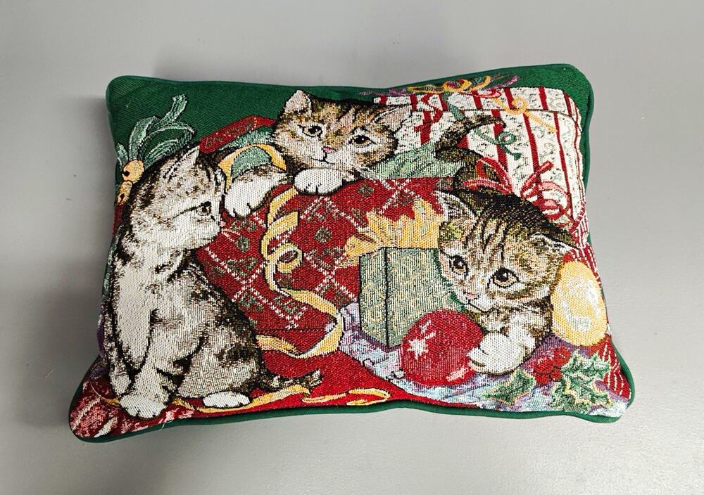 Christmas Holiday Cats Tapestry Decorative Rectangular Throw Pillow, Green
